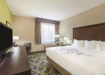 La Quinta Inn & Suites by Wyndham Los Banos hotel thumbnail 4
