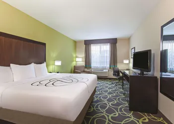 La Quinta Inn & Suites by Wyndham Los Banos hotel thumbnail 5