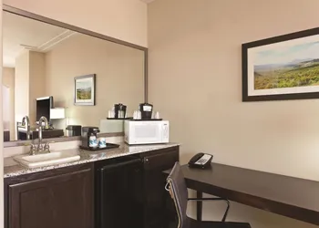 La Quinta Inn & Suites by Wyndham Los Banos hotel thumbnail 6