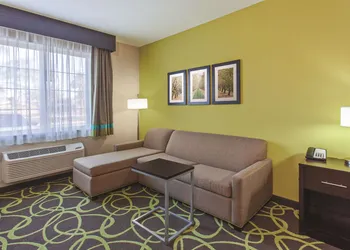 La Quinta Inn & Suites by Wyndham Los Banos hotel thumbnail 7
