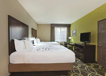 La Quinta Inn & Suites by Wyndham Los Banos hotel thumbnail 8
