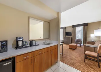 Best Western Plus Kendall Hotel & Suites hotel thumbnail 7