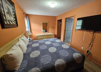 Travelers Inn and Suites hotel thumbnail 5