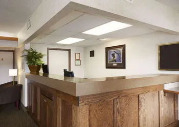Days Inn by Wyndham Farmville hotel thumbnail 3