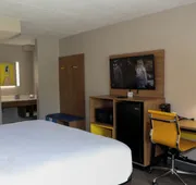 Days Inn by Wyndham Farmville hotel detail image 7
