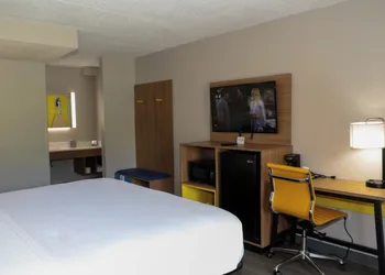 Days Inn by Wyndham Farmville hotel thumbnail 7