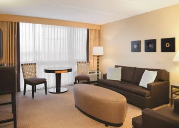 DoubleTree by Hilton Chicago - Arlington Heights hotel thumbnail 5