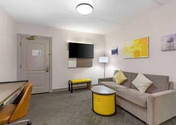 Comfort Inn & Suites Cuyahoga Falls - Akron hotel thumbnail 5