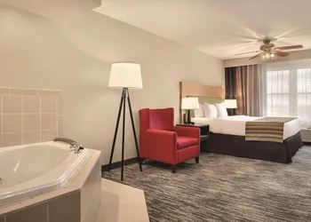 Country Inn & Suites by Radisson, Galena, IL hotel thumbnail 5