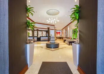 DoubleTree by Hilton Chicago - Alsip hotel thumbnail 3