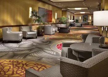 DoubleTree by Hilton Chicago - Alsip hotel thumbnail 4