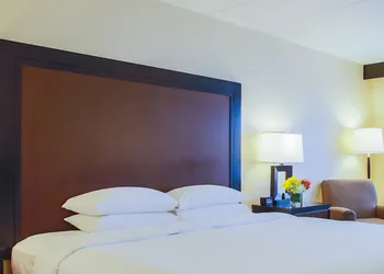 DoubleTree by Hilton Chicago - Alsip hotel thumbnail 5