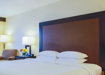 DoubleTree by Hilton Chicago - Alsip hotel thumbnail 6