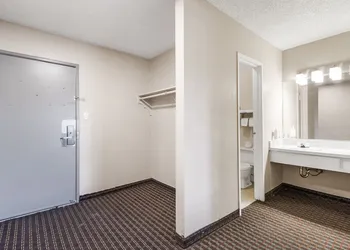 Heritage Inn Express Hayward hotel thumbnail 4