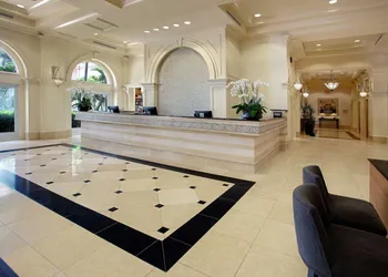 Hilton Naples hotel thumbnail 2