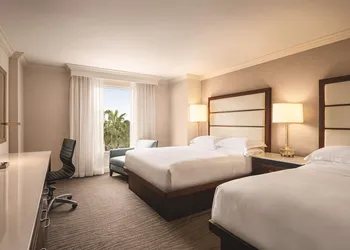 Hilton Naples hotel thumbnail 8