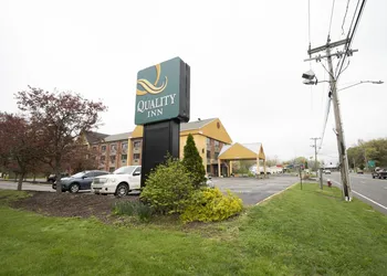 Quality Inn Cromwell - Middletown hotel thumbnail 2