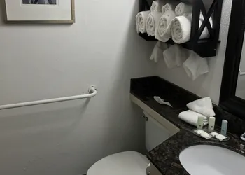 Quality Inn Cromwell - Middletown hotel thumbnail 6
