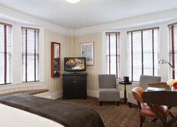 Executive Hotel Vintage Court hotel thumbnail 7