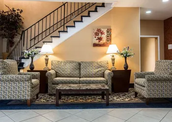 Econo Lodge Lake Region hotel thumbnail 4