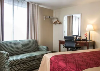 Econo Lodge Lake Region hotel thumbnail 8