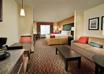 Holiday Inn Express Hotel & Suites Pearsall by IHG hotel thumbnail 6