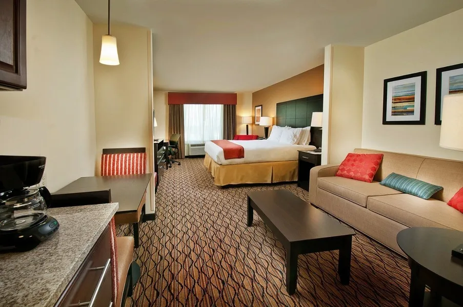 Holiday Inn Express Hotel & Suites Pearsall by IHG hotel detail image 6