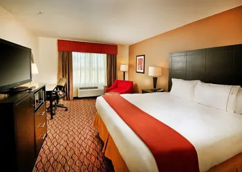 Holiday Inn Express Hotel & Suites Pearsall by IHG hotel thumbnail 7