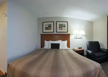Candlewood Suites Rockford by IHG hotel thumbnail 2