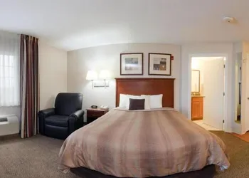 Candlewood Suites Rockford by IHG hotel thumbnail 3