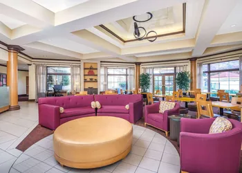 La Quinta Inn & Suites by Wyndham Atlanta Ballpark/Galleria hotel thumbnail 3