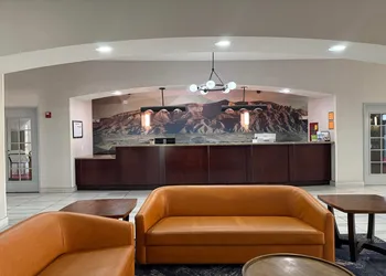 La Quinta Inn & Suites by Wyndham Albuquerque Midtown hotel thumbnail 2