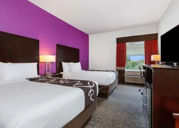 La Quinta Inn & Suites by Wyndham Tampa Bay Area-Tampa South hotel thumbnail 7