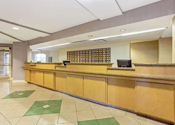 La Quinta Inn & Suites by Wyndham Orlando I Drive/Conv Ctr hotel thumbnail 3