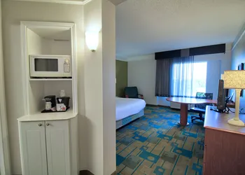 La Quinta Inn & Suites by Wyndham Orlando I Drive/Conv Ctr hotel thumbnail 6