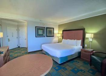 La Quinta Inn & Suites by Wyndham Orlando I Drive/Conv Ctr hotel thumbnail 7