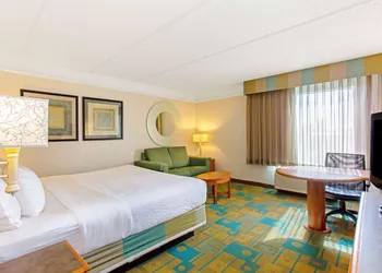 La Quinta Inn & Suites by Wyndham Orlando I Drive/Conv Ctr hotel thumbnail 8
