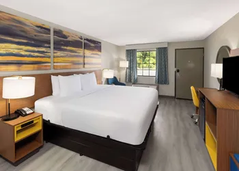Days Inn & Suites by Wyndham Vicksburg hotel thumbnail 5