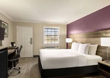 La Quinta Inn by Wyndham San Antonio Lackland hotel thumbnail 6
