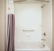 La Quinta Inn & Suites by Wyndham DFW Airport South / Irving hotel detail image 3