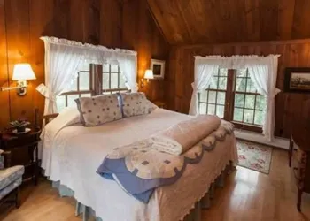 Arlington's West Mountain Inn hotel thumbnail 4