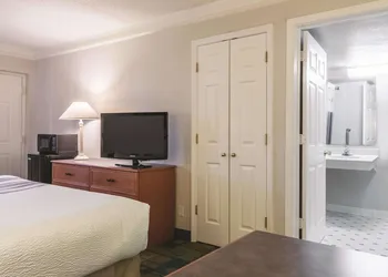 La Quinta Inn by Wyndham New Orleans West Bank / Gretna hotel thumbnail 7