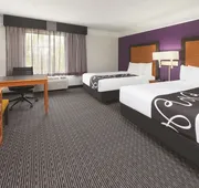 La Quinta Inn & Suites by Wyndham St. Louis Westport hotel detail image 7
