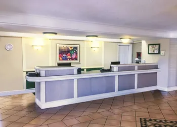 La Quinta Inn by Wyndham Moline Airport hotel thumbnail 2