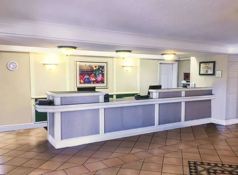 La Quinta Inn by Wyndham Moline Airport hotel detail image 2