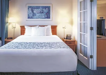 La Quinta Inn by Wyndham Moline Airport hotel thumbnail 3