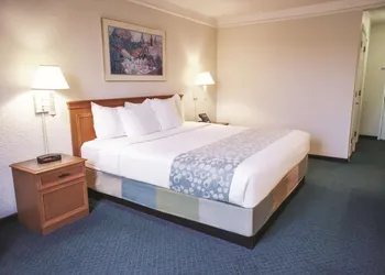 La Quinta Inn by Wyndham Moline Airport hotel thumbnail 5