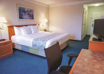 La Quinta Inn by Wyndham Moline Airport hotel thumbnail 8