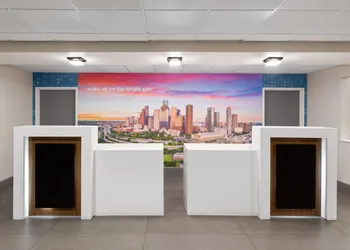 La Quinta Inn & Suites by Wyndham Houston Stafford Sugarland hotel thumbnail 2