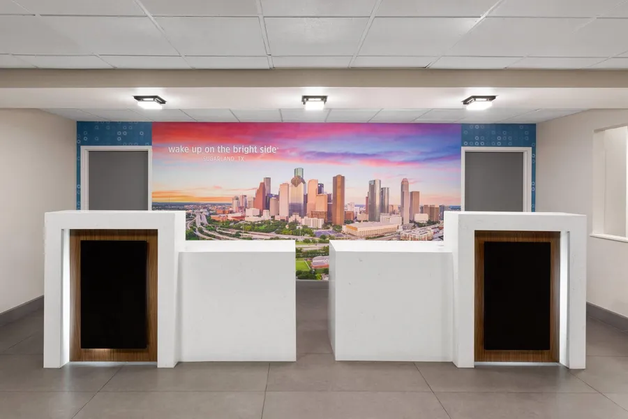 La Quinta Inn & Suites by Wyndham Houston Stafford Sugarland hotel detail image 2